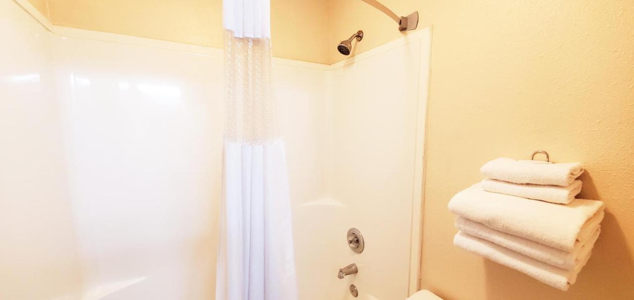 Westlake Inn ستراثمور المظهر الخارجي الصورة